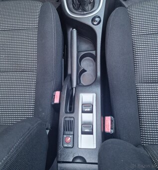 Peugeot 307 CC 2.0 16V Dynamique Top stav , zárkuka na KM - 13