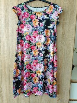 Rôzne dámske XL šaty - 13