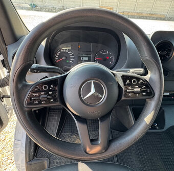 Mercedes-Benz Sprinter odťahový špeciál so spaním - 13