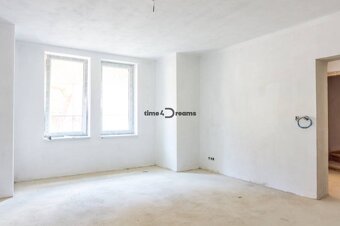 NA PREDAJ - DOM v DOLNOM JELENCI s dvomi samostatnými vchodm - 13