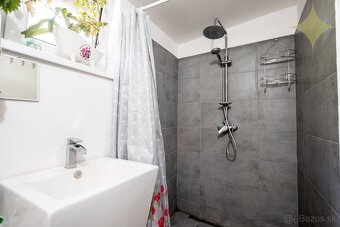 Pokoj vidieka, výhody mesta – Rodinný dom v Novej Bani na pr - 13