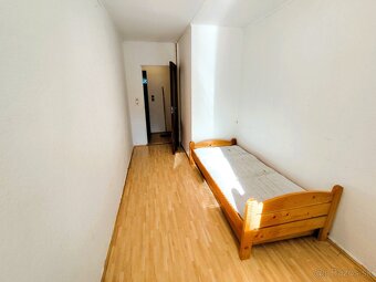 Na predaj: Priestranný rodinný dom s veľkým potenciálom v kú - 13
