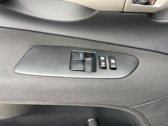 Toyota Auris 1.33 VVTi, Nová STK + EK - 13