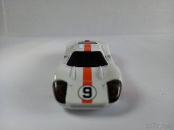 HOT WHEELS - FORD GT40,GT40 Mk.IV-GULF - POZRI DETAILNÉ FOTO - 13