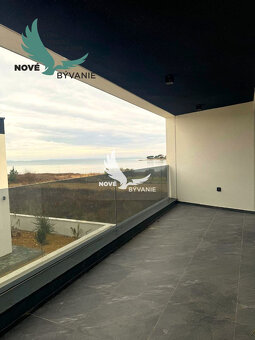 Luxusná novostavba vily s bazénom a nerušeným výhľadom na mo - 13