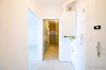 PREDAJ, 2-izbový byt, balkón, 60 m2 + Parking, Stará Lesná,  - 13