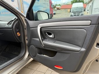 Renault Laguna Sportour 1.5 Top stav - 13
