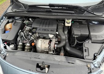 Peugeot 307 1,6 HDi Nová STK , 7 míst nafta manuál 80 kw - 13