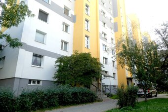 Mimoriadne zachovalý 2 izbový byt s loggiou v Lučenci - 13
