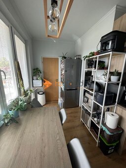 Prakticky riešený 2-izbový byt s extra miestnosťou - 13