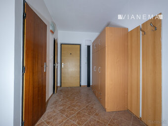 NA PREDAJ výnimočný 2-izbový byt, 74m2,Tr. Teplice, časť SNP - 13