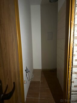 Prenájom nebytového priestoru s veľkým výkladom do ulice - 13