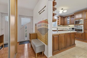PREDAJ : REZERVOVANÉ - 4 izb. Rodinný dom 185 m2, kompletná  - 13