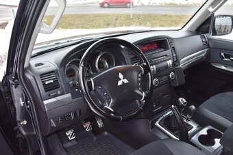 Mitsubishi Pajero - 13