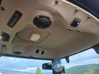 60-koňový traktor s klimatizovanou kabínou - 13