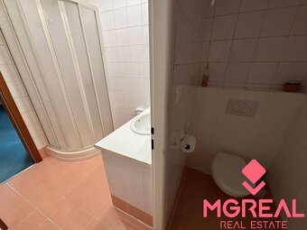 Budova blízko centra Topoľčany / PREDAJ - 13