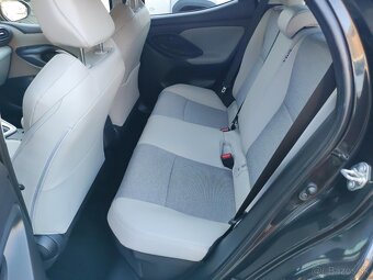 Toyota Yaris EXECUTIVE + VIP - 13