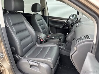 Volkswagen Touran 1.6TDI Highline Panorama 7-miestne - 13