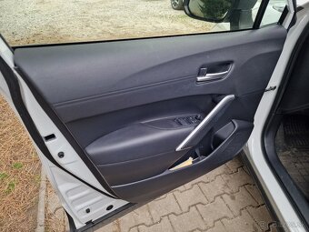 Toyota Corolla Cross 1.8 Hybrid Style e-CVT 140k (v Záruke) - 13