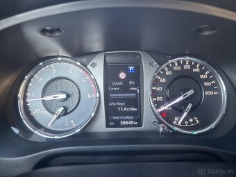 Toyota Hilux Toyota Hilux Executive + naviják, hardtop - 13
