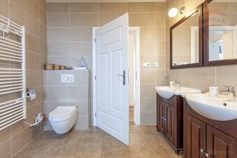 Na predaj 5-izbový rodinný dom v Sološnici - 13