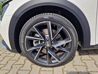 Škoda Superb Combi Scout 2,0TSI 200kW 7°AP 4×4 - 13