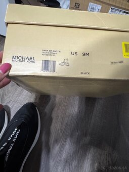 Michael Kors Dara ZIP Bootie - 13