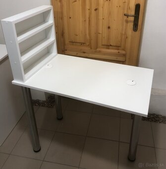 Manikérsky stôl . - 13