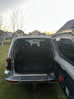 Mitsubushi pajero SUV - 13