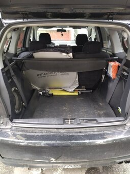 Predám Mitsubishi Outlander 2.0 DI-D,7miestny,čierna metalíz - 13