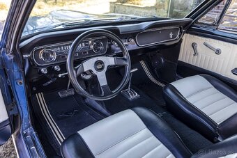 Ford Mustang Fastback - 13