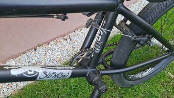KHE BIKES SILENCER 2022 TOP STAV - 13
