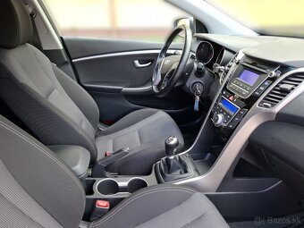 Hyundai i30 KOMBI 1.6i CRDi 16V DOHC Family + FULL LED + ZIM - 13
