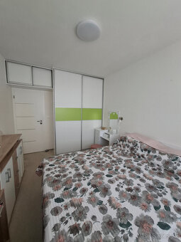 Predaj priestranný 3 izbový byt - 13