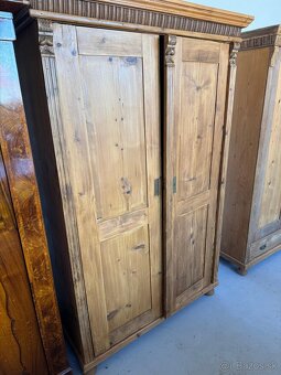 Predám starožitné skrine štýl altdeutsche v zachovalom stave - 13