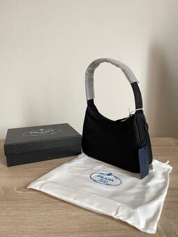 Prada Re-edition 2000 kabelka v darčekovom balení - 13