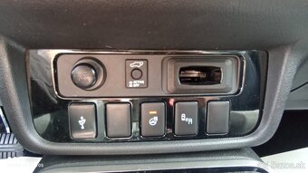 MITSUBISHI OUTLANDER 2,0 MIVEC  4WD CVT  SPIRIT - 13