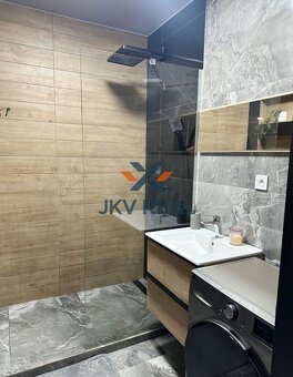 Luxusný kompletne zrekonštruovaný 3-izbový byt s Klímou a Ba - 13