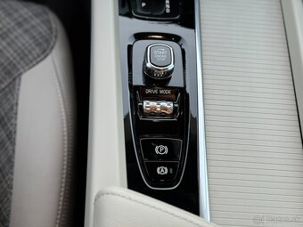Volvo XC60 2.0 B4 mHEV Momentum Pro AWD A/T - 13