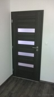Montáž oblozkových zárubni a pokladka podlahy - 13