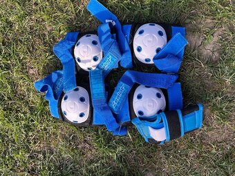 Korčule lyže, skateboard, prilby - 13