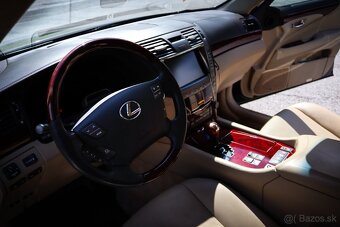 Lexus LS600h 4x4 - 13