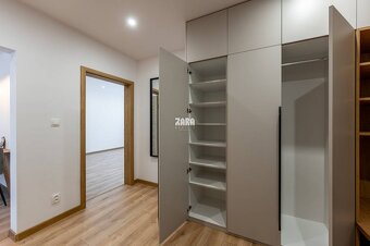 Západ - Trieda SNP - krásny 2 izb, byt 55 m2 + LOGGIA. Komp. - 13