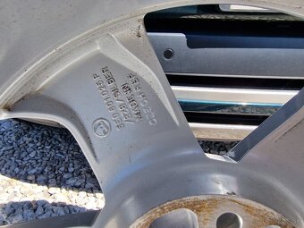 5x112 R17 orig. ŠKODA + 225/45 R17 zimné (Nokian) - 13