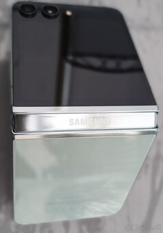 DEMO - Nový Samsung Z Flip 5 - SM - F731B - POZOR DEMO - 13