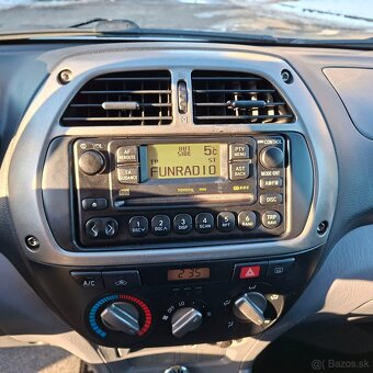 Toyota RAV4 1.8 VVTi 5D benzín - 13