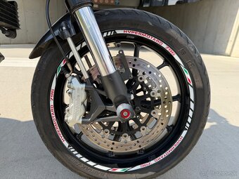 Ducati Hypermotard 796 - 13