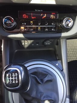 Kia Sportage 2.0 CRDi 4WD Silver  11 990 €   /   97200km - 13