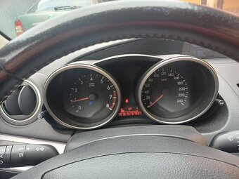 Mazda 3---1.6i-benzin--77Kw-105Ps-najazdené.-157300km - 13