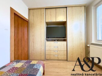 3 IZB. REKONŠTRUOVANÝ BYT S BALKÓNOM A KOMOROU, 74M2, ROBOTN - 13